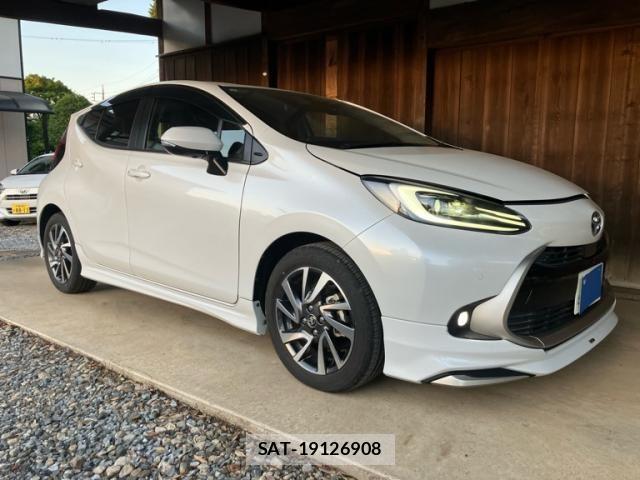 Toyota AQUA 2021-09 7214858-1