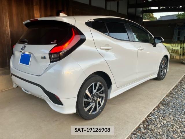 Toyota AQUA 2021-09 7214858-2