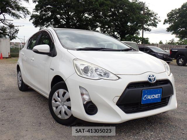 Toyota AQUA 2015-05 7214743-0