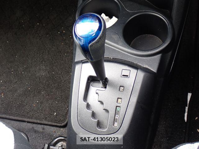 Toyota AQUA 2015-05 7214743-14