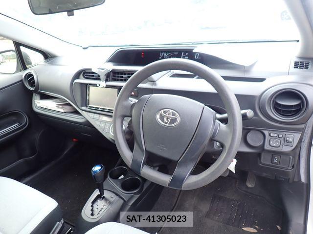Toyota AQUA 2015-05 7214743-1
