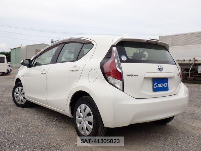 Toyota AQUA 2015-05 7214743-2