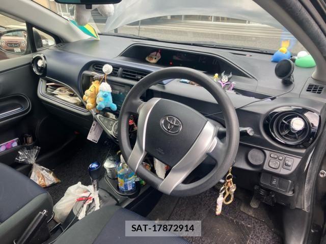 Toyota AQUA 2015-03 7214739-11