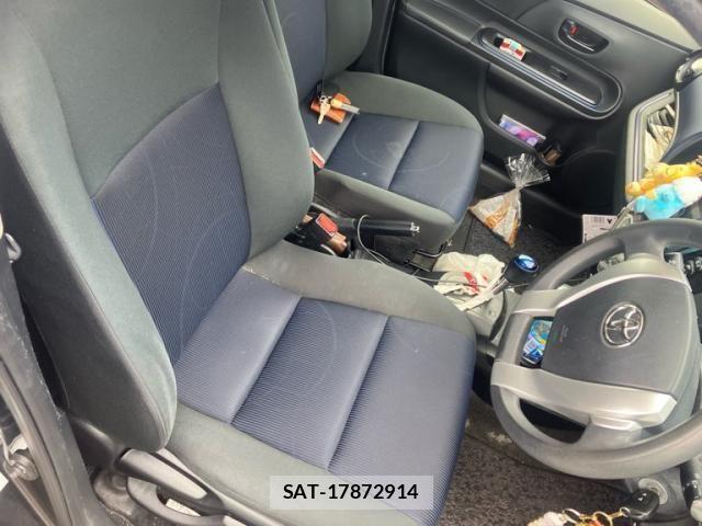 Toyota AQUA 2015-03 7214739-12
