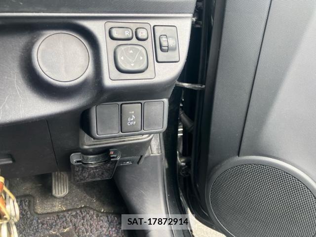 Toyota AQUA 2015-03 7214739-19