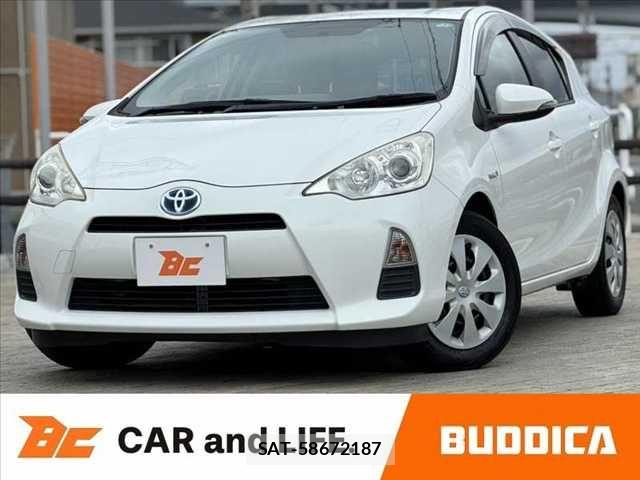 Toyota AQUA 2013-09 7214709-0