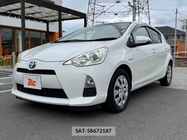 Toyota AQUA 2013-09 7214709-9