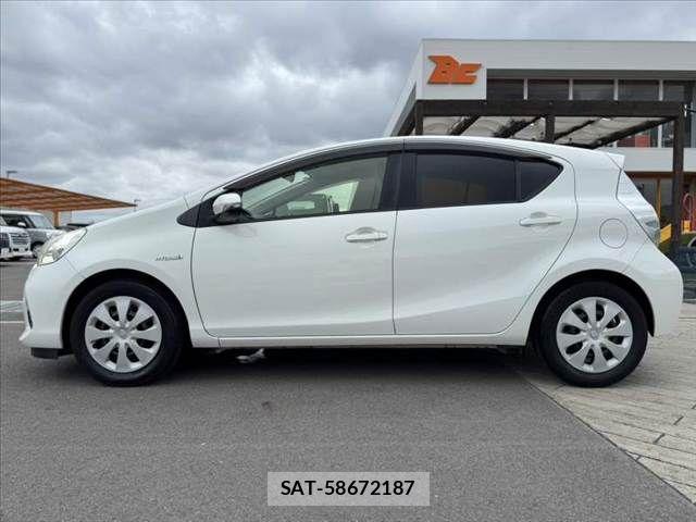 Toyota AQUA 2013-09 7214709-10