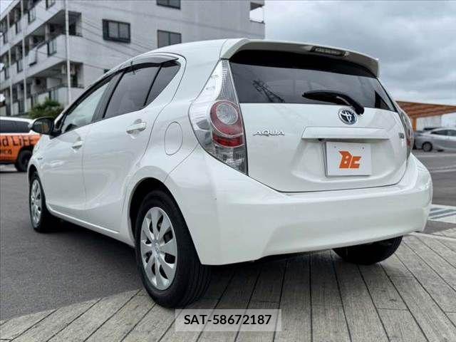 Toyota AQUA 2013-09 7214709-12