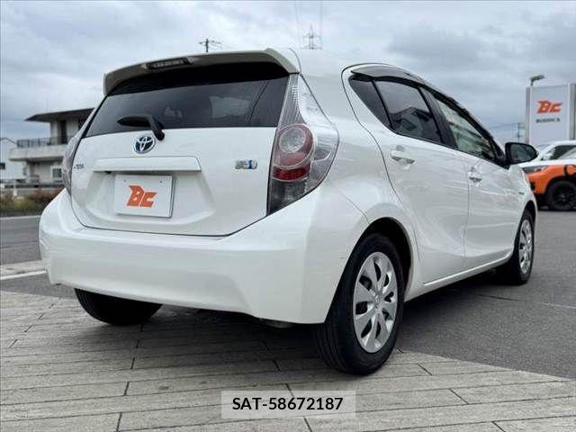Toyota AQUA 2013-09 7214709-14