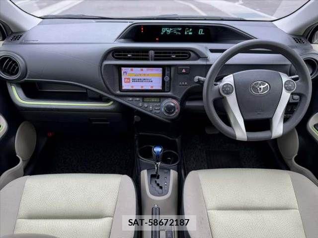 Toyota AQUA 2013-09 7214709-1