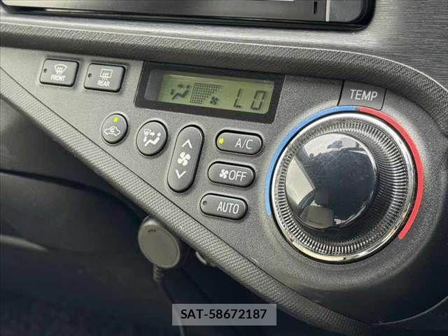 Toyota AQUA 2013-09 7214709-24