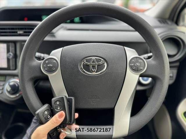 Toyota AQUA 2013-09 7214709-5