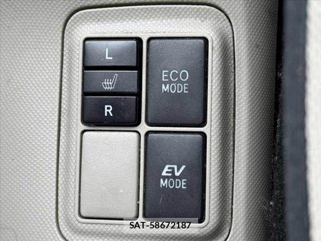Toyota AQUA 2013-09 7214709-6