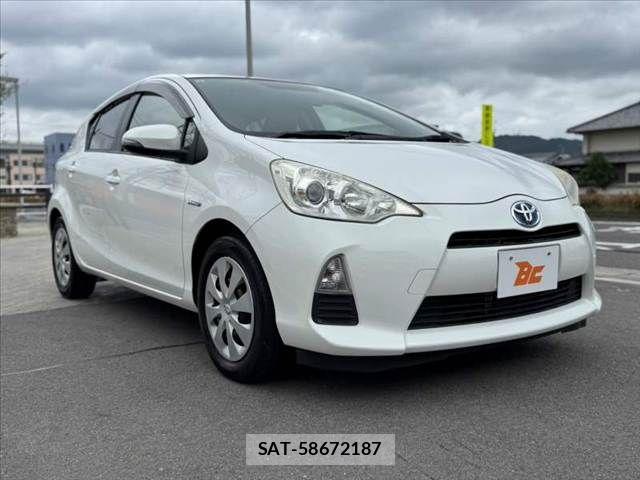 Toyota AQUA 2013-09 7214709-7