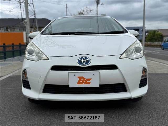 Toyota AQUA 2013-09 7214709-8