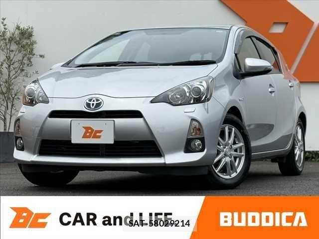 Toyota AQUA 2013-11 7214712-0