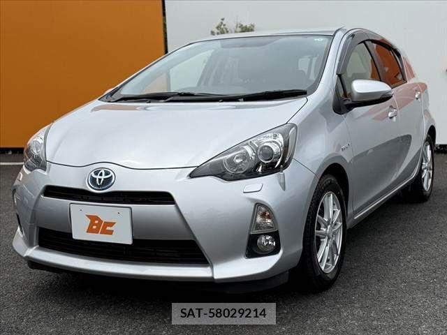 Toyota AQUA 2013-11 7214712-9