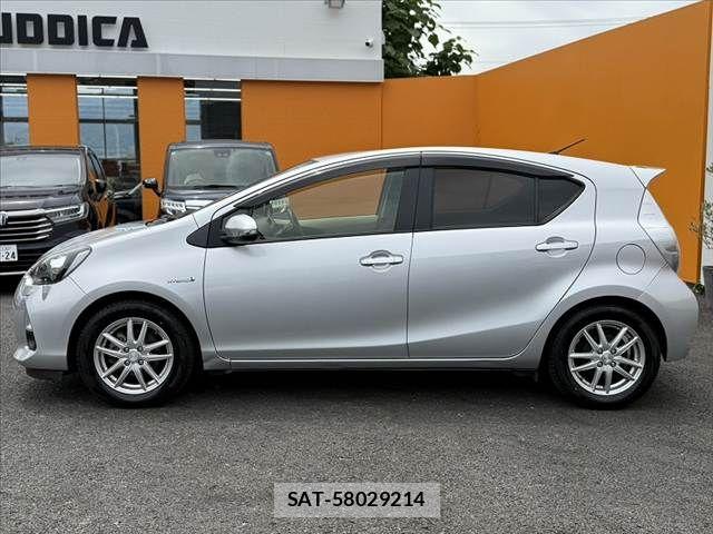 Toyota AQUA 2013-11 7214712-10