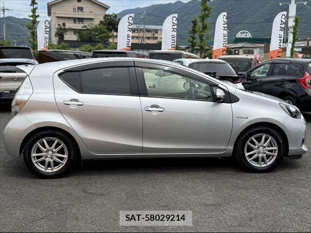 Toyota AQUA 2013-11 7214712-11