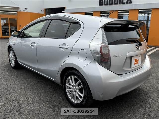 Toyota AQUA 2013-11 7214712-12
