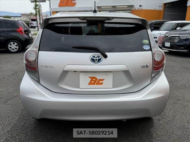Toyota AQUA 2013-11 7214712-13