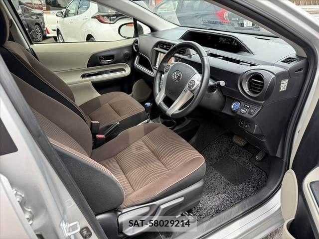 Toyota AQUA 2013-11 7214712-15