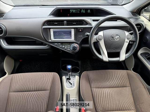 Toyota AQUA 2013-11 7214712-1