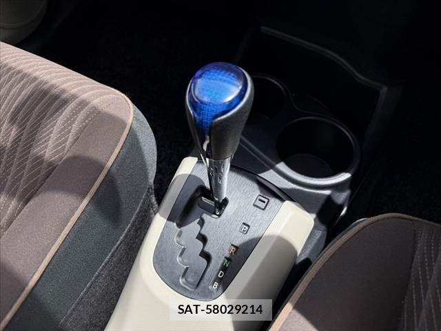 Toyota AQUA 2013-11 7214712-26