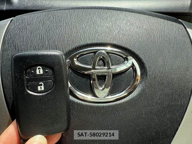 Toyota AQUA 2013-11 7214712-3