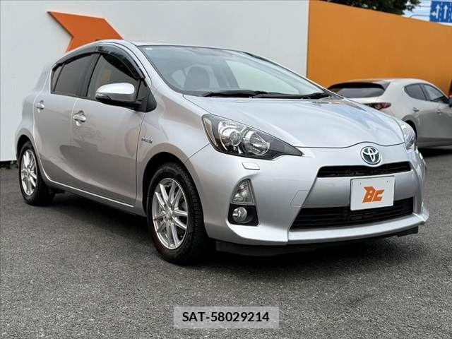 Toyota AQUA 2013-11 7214712-7