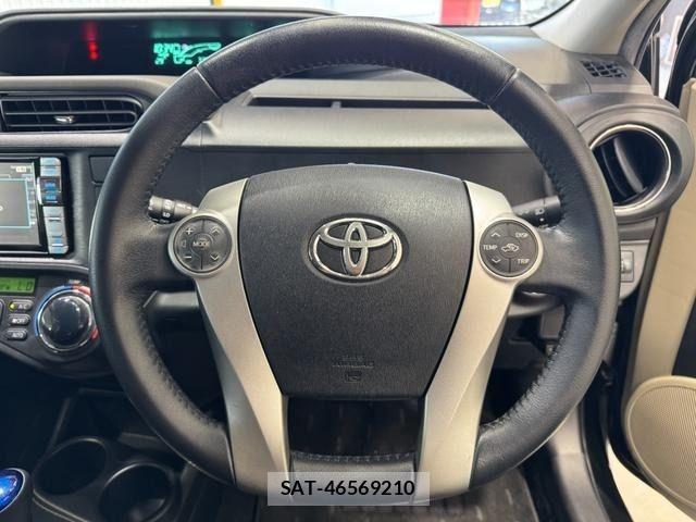 Toyota AQUA 2013-11 7214713-13