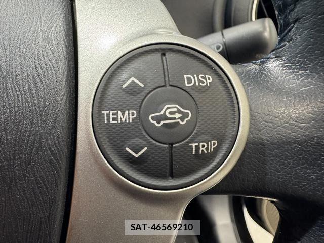Toyota AQUA 2013-11 7214713-14