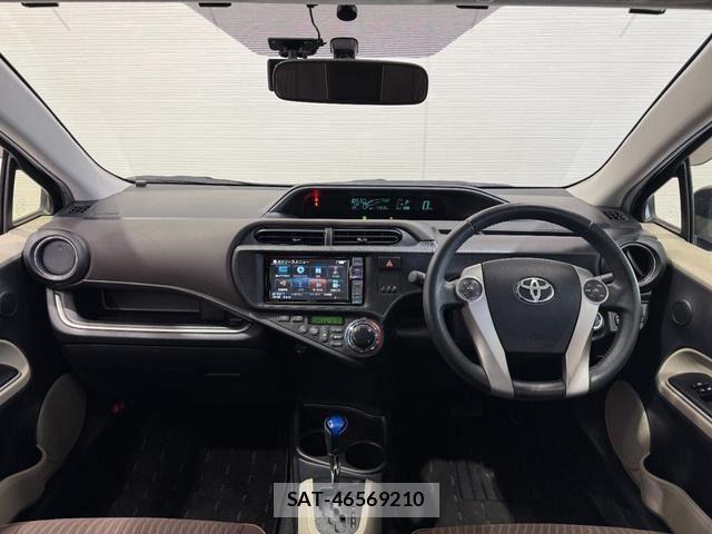 Toyota AQUA 2013-11 7214713-1