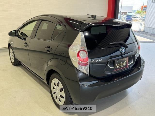 Toyota AQUA 2013-11 7214713-3