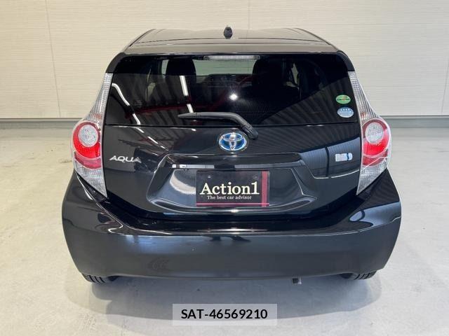 Toyota AQUA 2013-11 7214713-4