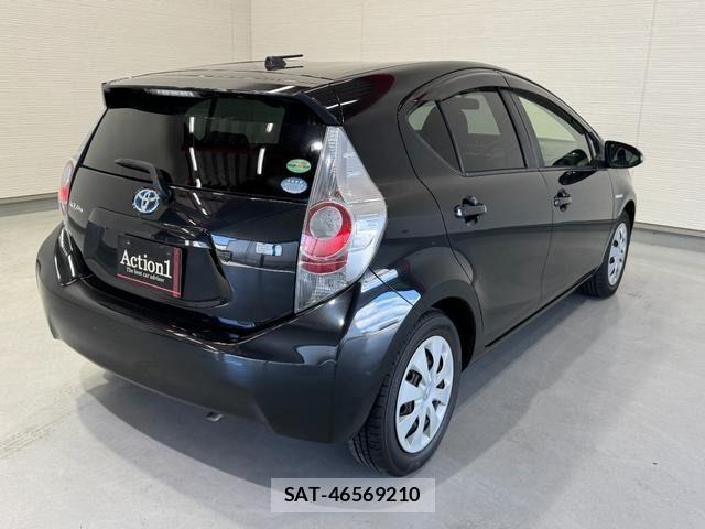 Toyota AQUA 2013-11 7214713-5
