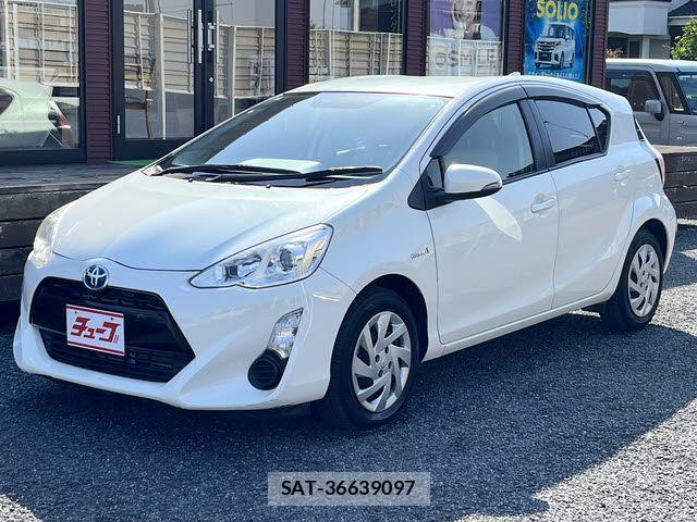 Toyota AQUA 2015-06 7214744-0