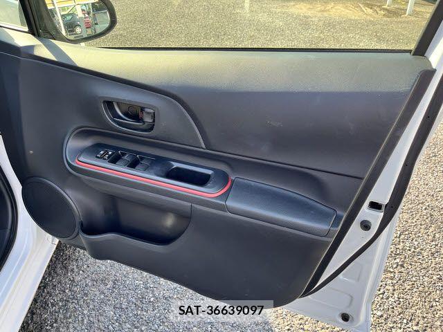 Toyota AQUA 2015-06 7214744-16