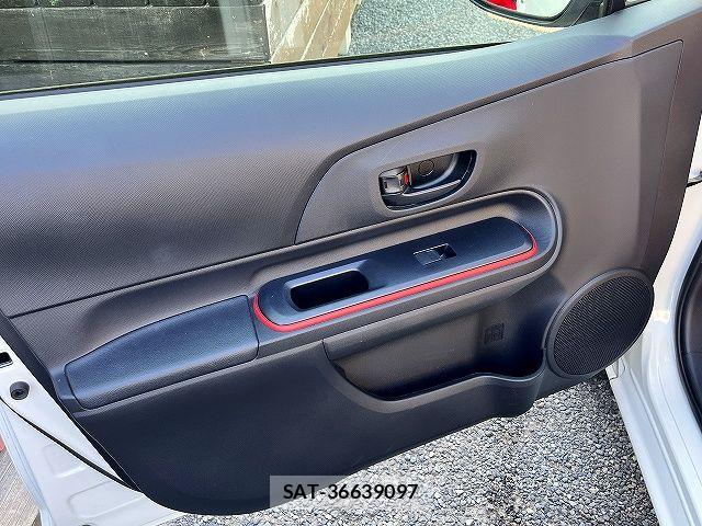 Toyota AQUA 2015-06 7214744-17