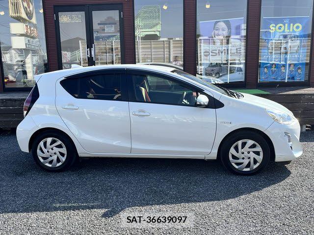 Toyota AQUA 2015-06 7214744-23