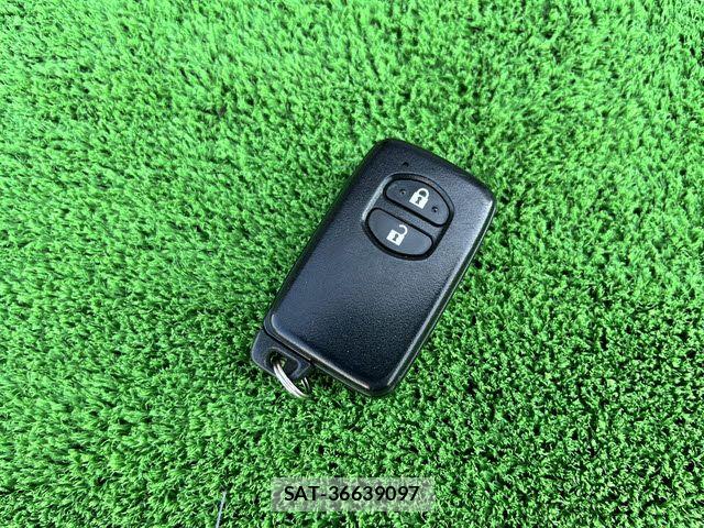 Toyota AQUA 2015-06 7214744-25