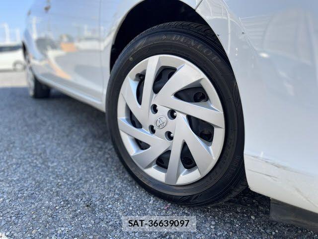 Toyota AQUA 2015-06 7214744-26