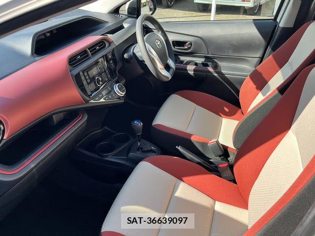 Toyota AQUA 2015-06 7214744-3