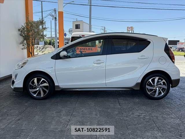 Toyota AQUA 2016-07 7214769-10