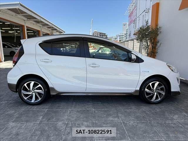 Toyota AQUA 2016-07 7214769-11