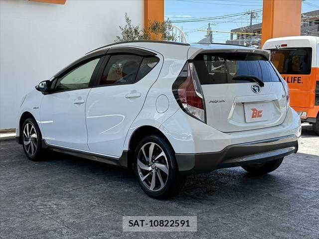 Toyota AQUA 2016-07 7214769-12
