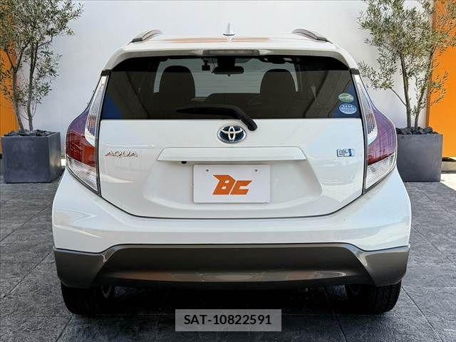 Toyota AQUA 2016-07 7214769-13