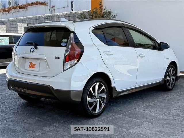 Toyota AQUA 2016-07 7214769-14