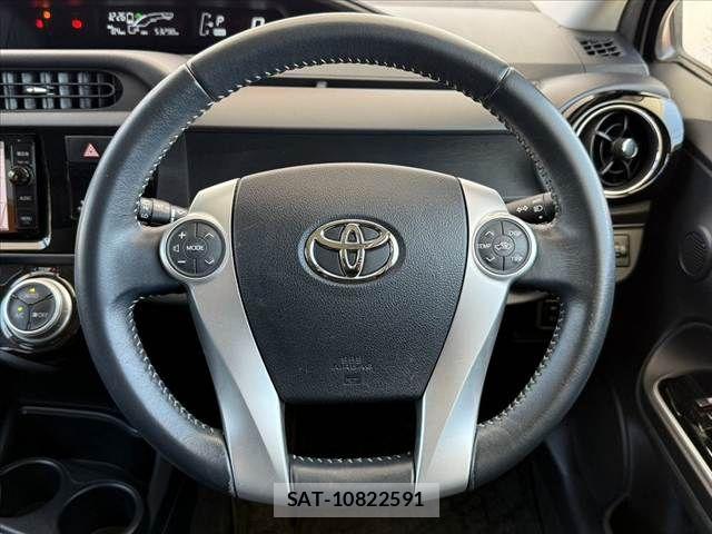 Toyota AQUA 2016-07 7214769-21